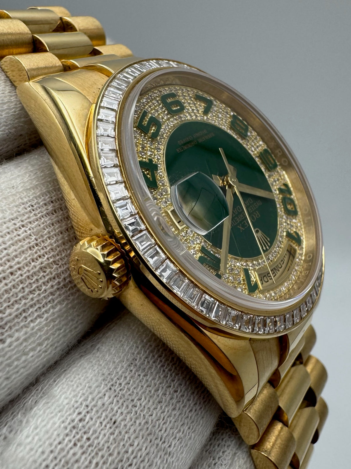 Rolex Day-Date 36 Extremely Rare Green Enamel Dial Factory Diamonds Baguette Bezel 2016 (Full-Set/Unpolished)
