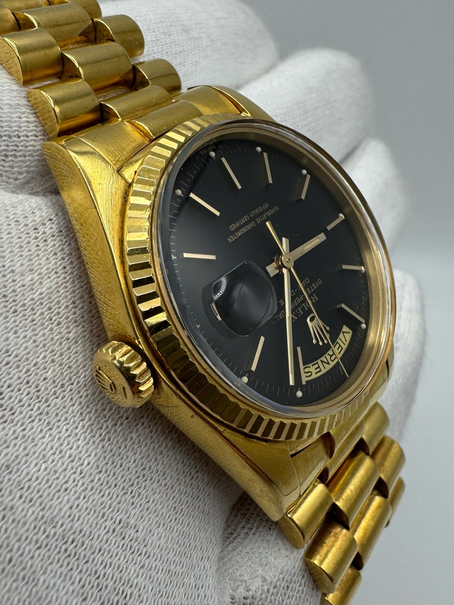 Rolex Day-Date 36 Full Gold Black Pie Pan Dial 1970 (Unpolished/Serviced)