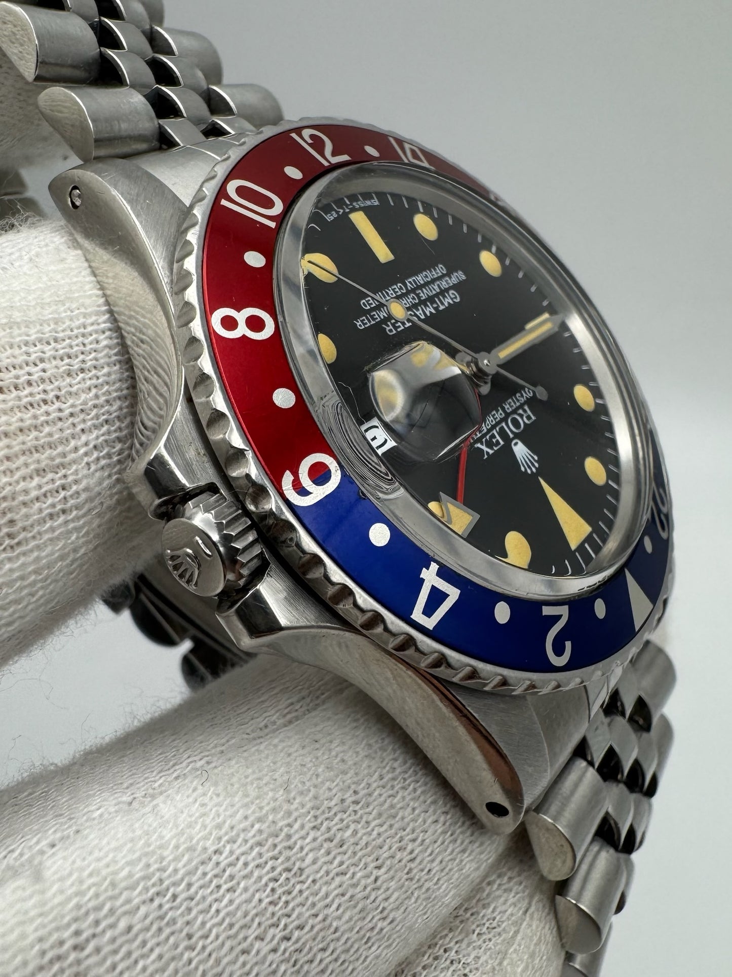 Rolex GMT-Master 1675 Full Steel Jubilee Pepsi Yellow Patina Early Service Tritium Dial 1975