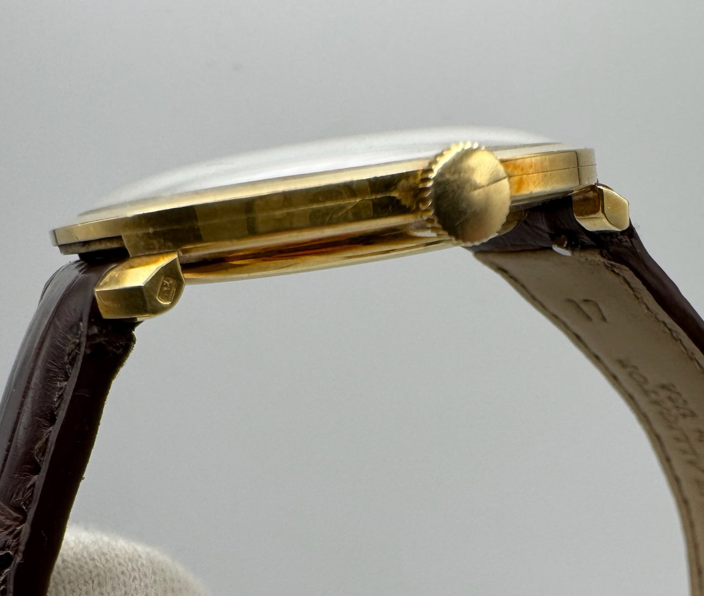 Vacheron Constantin Hooded Lugs Yellow Gold 34 Silver Dial Manual Winding Pristine Condition 1950s (Serviced)