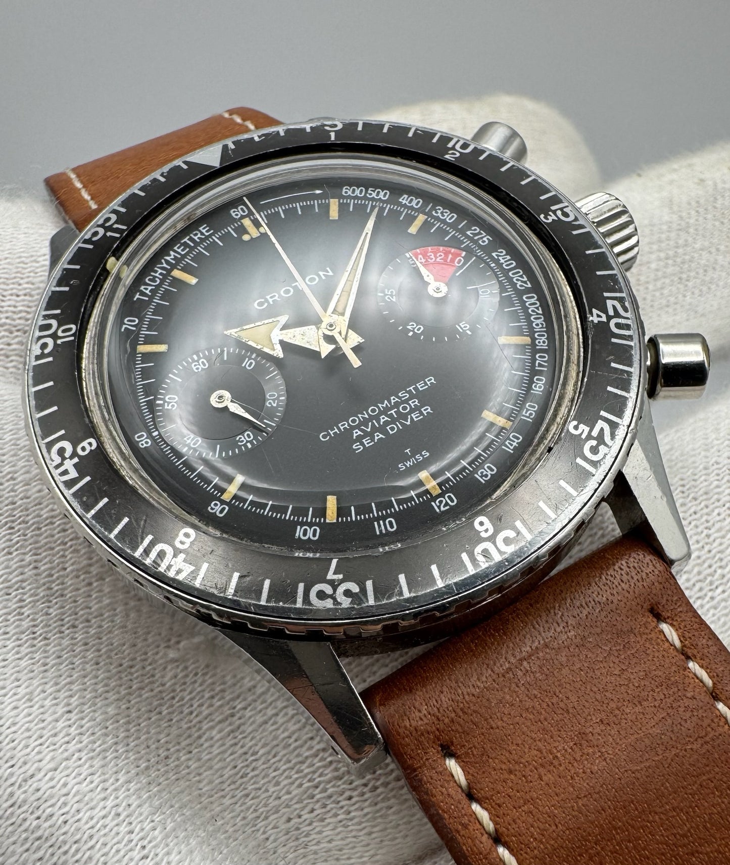 Croton Aviator Sea Diver Chronograph Manual Winding Yellow Patina Broad Arrow Hands Faded Bezel 1960s (Unpolished)