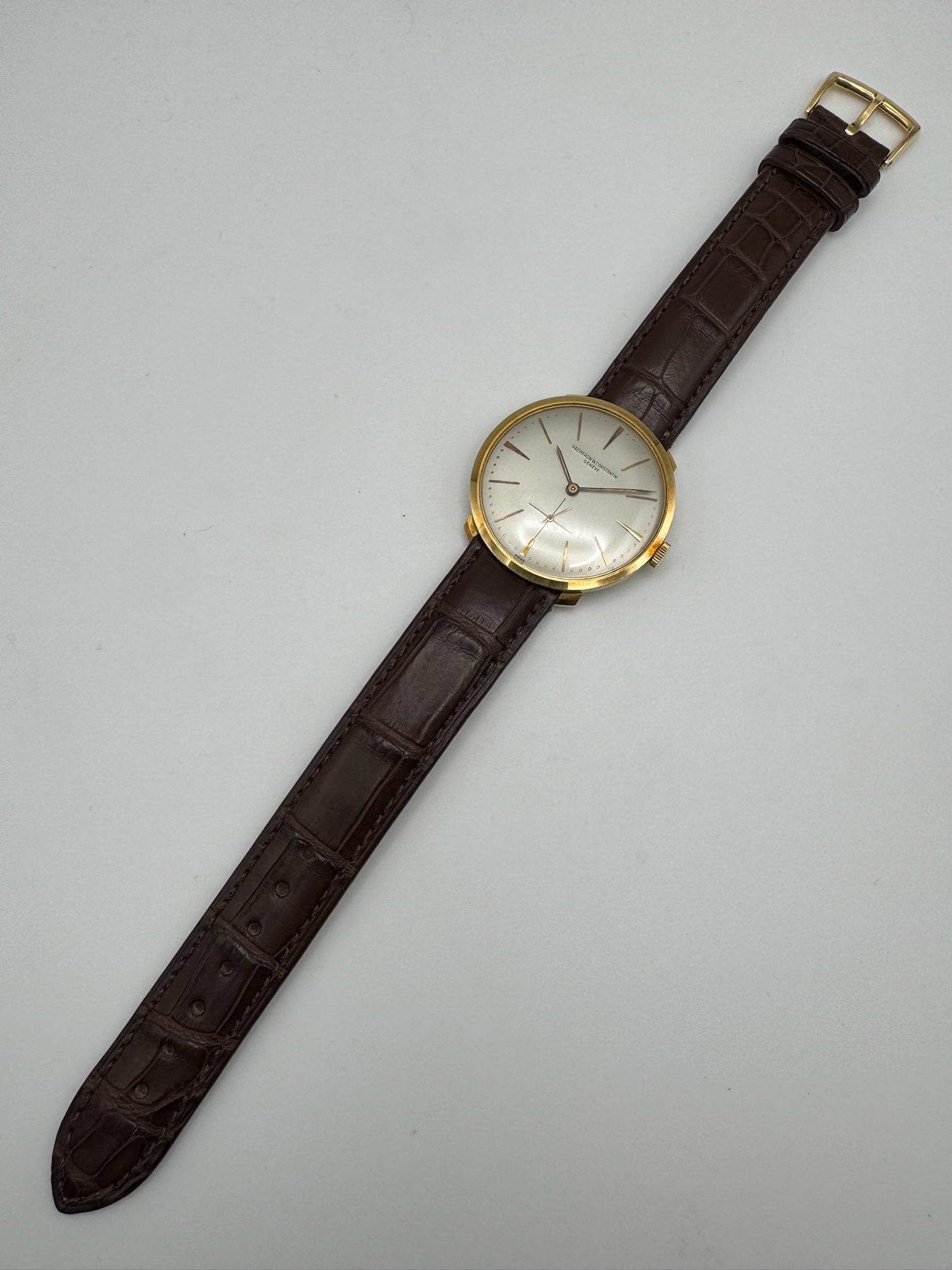 Vacheron Constantin Hooded Lugs Yellow Gold 34 Silver Dial Manual Winding Pristine Condition 1950s (Serviced)