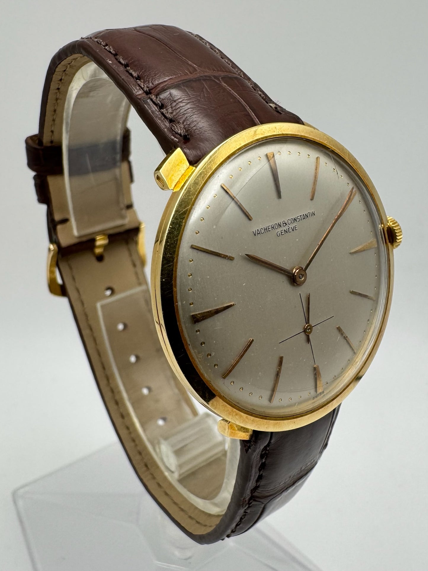 Vacheron Constantin Hooded Lugs Yellow Gold 34 Silver Dial Manual Winding Pristine Condition 1950s (Serviced)