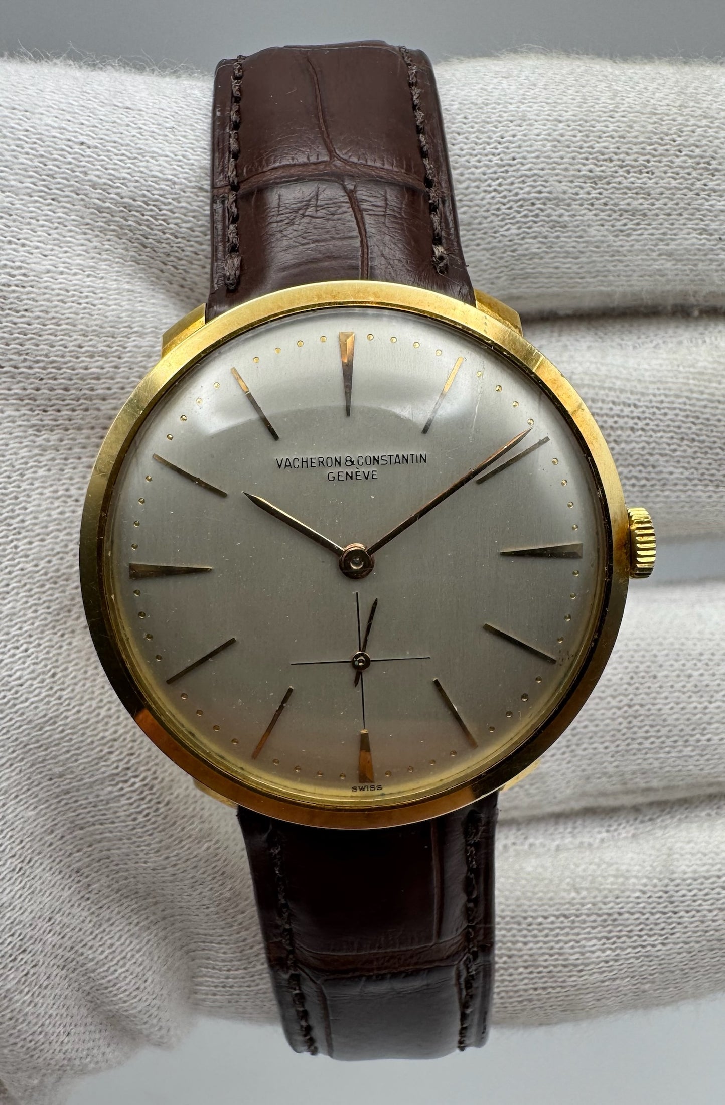 Vacheron Constantin Hooded Lugs Yellow Gold 34 Silver Dial Manual Winding Pristine Condition 1950s (Serviced)