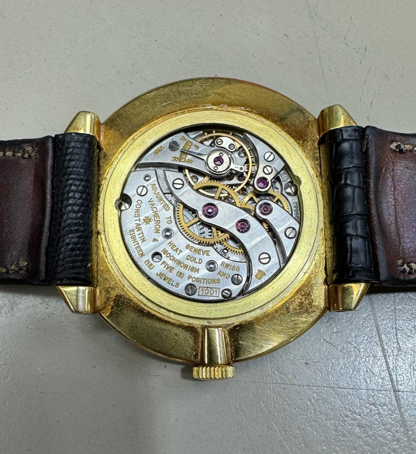 Vacheron Constantin Hooded Lugs Yellow Gold 34 Silver Dial Manual Winding Pristine Condition 1950s (Serviced)
