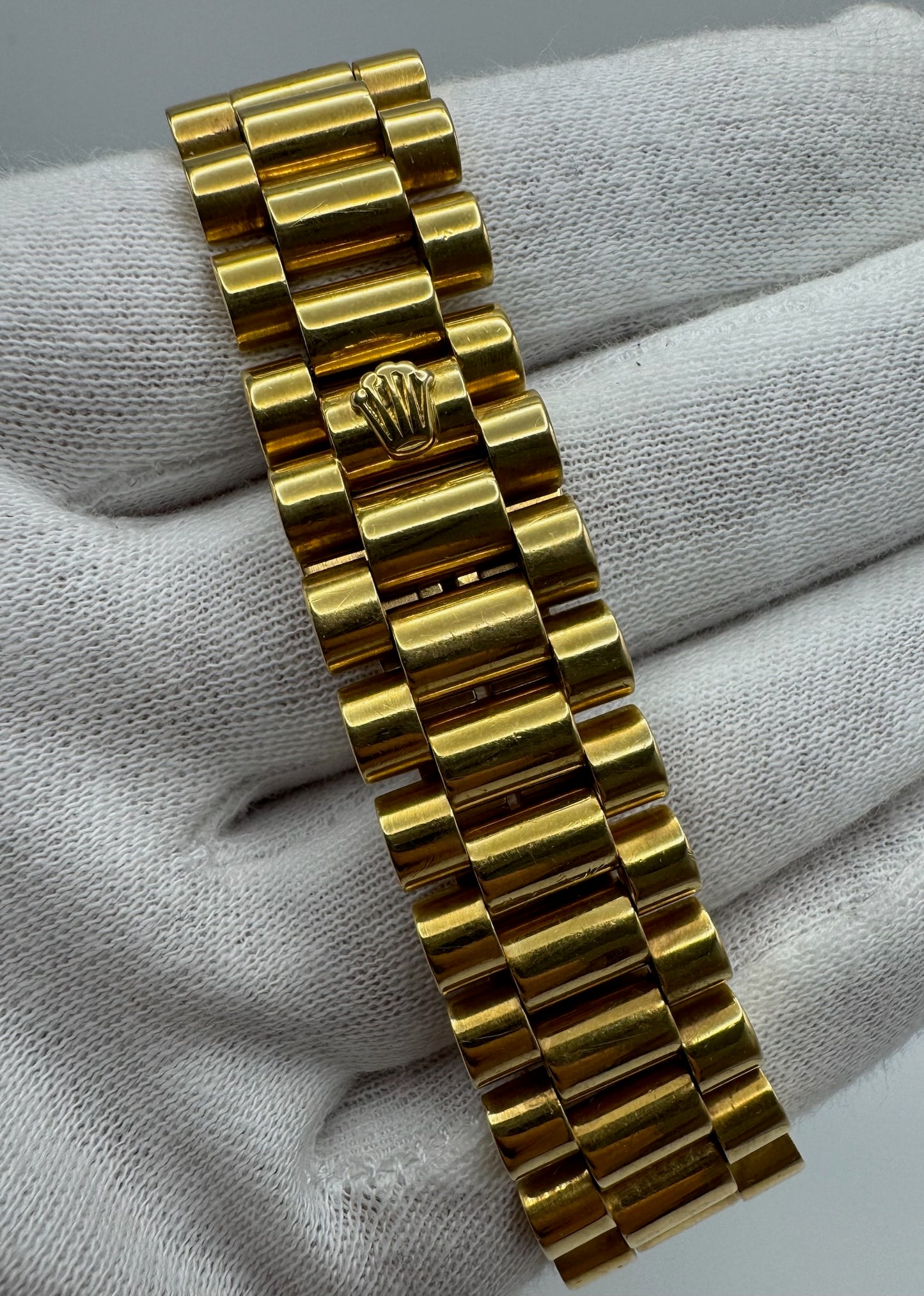 Rolex Day-Date 36 Full Gold Black Pie Pan Dial 1970 (Unpolished/Serviced)