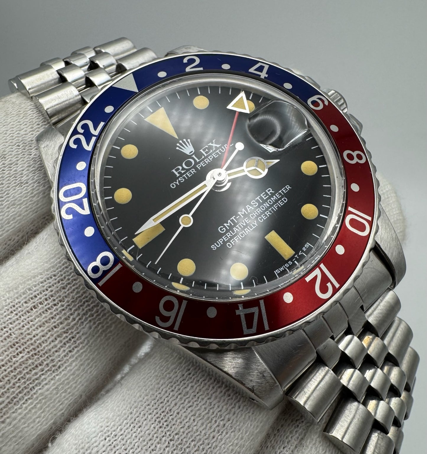 Rolex GMT-Master 1675 Full Steel Jubilee Pepsi Yellow Patina Early Service Tritium Dial 1975