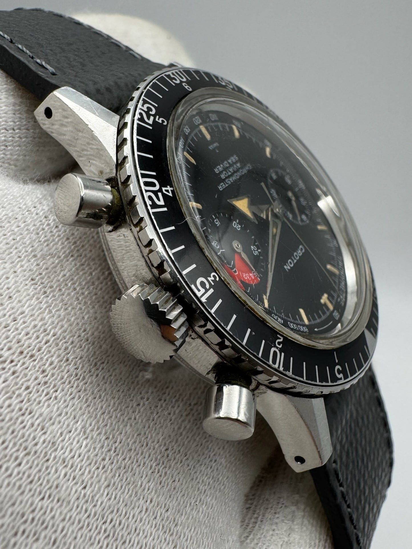 Croton Aviator Sea Diver Chronograph Manual Winding Yellow Patina Broad Arrow Original Owner 1960s (Unpolished)