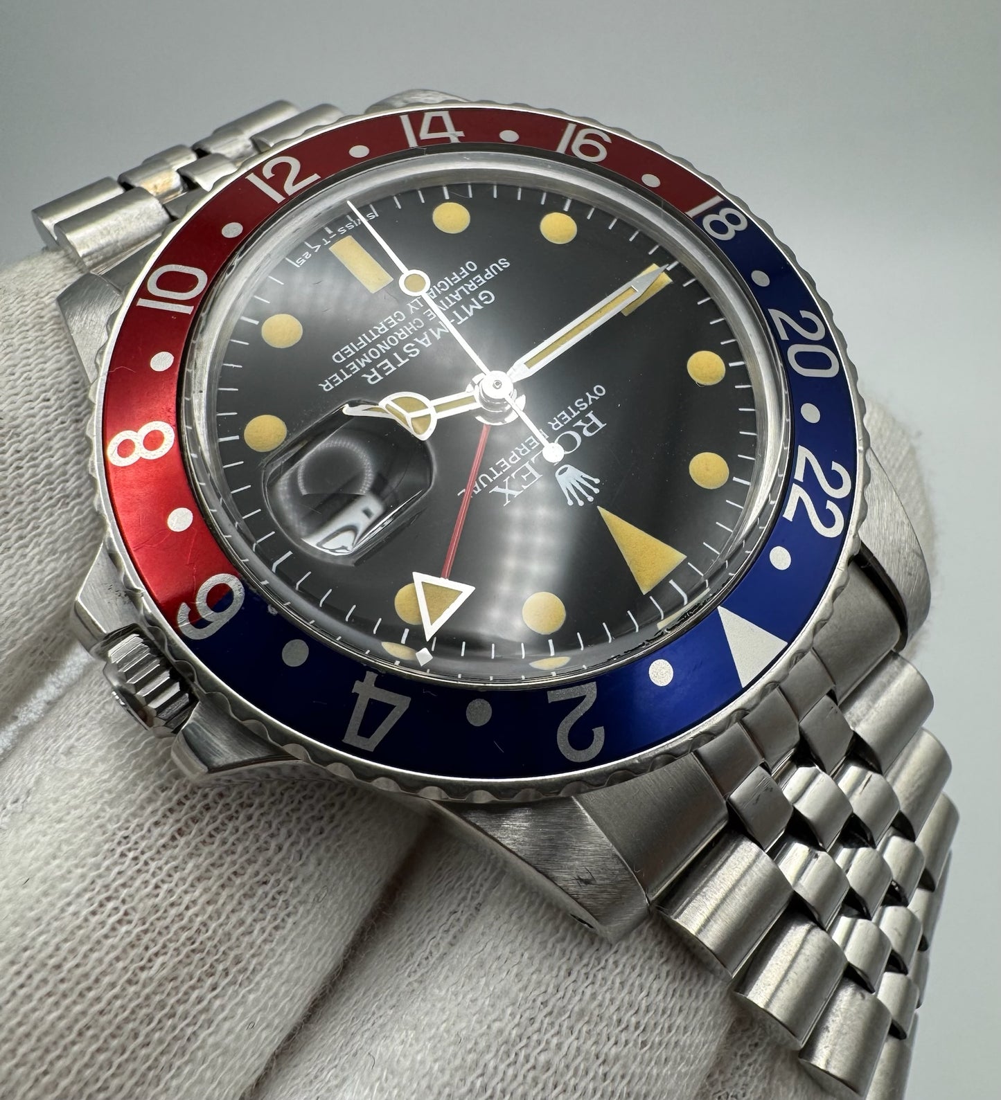 Rolex GMT-Master 1675 Full Steel Jubilee Pepsi Yellow Patina Early Service Tritium Dial 1975