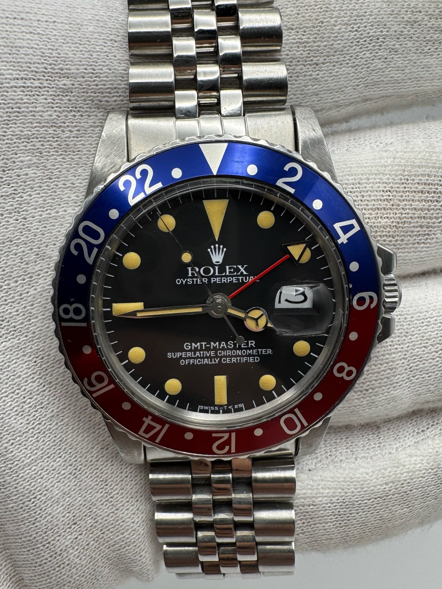 Rolex GMT-Master 1675 Full Steel Jubilee Pepsi Yellow Patina Early Service Tritium Dial 1975