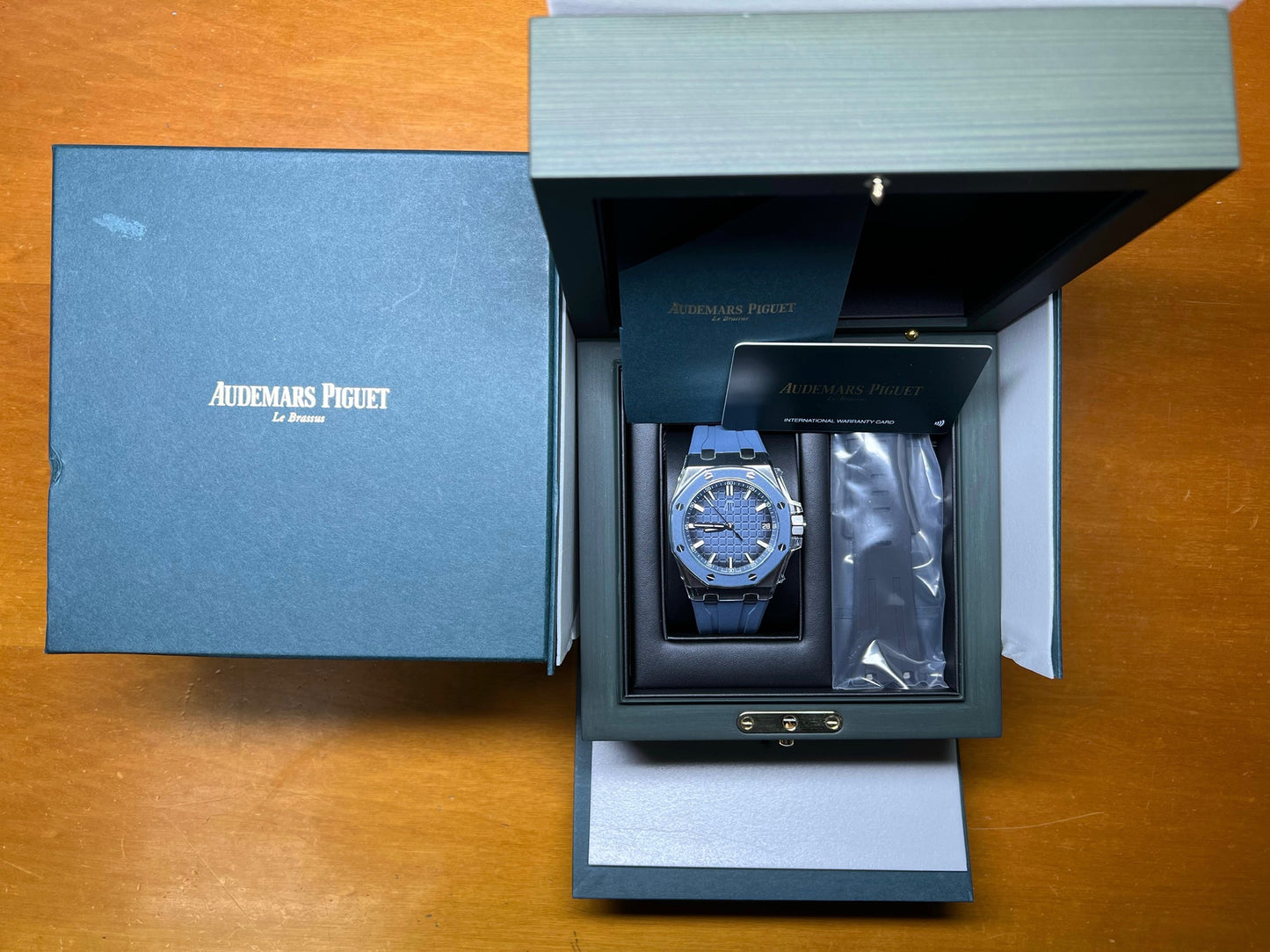 Audemars Piguet Royal Oak Offshore 43 Blue Dial 2025 (Full-Set/Unworn)