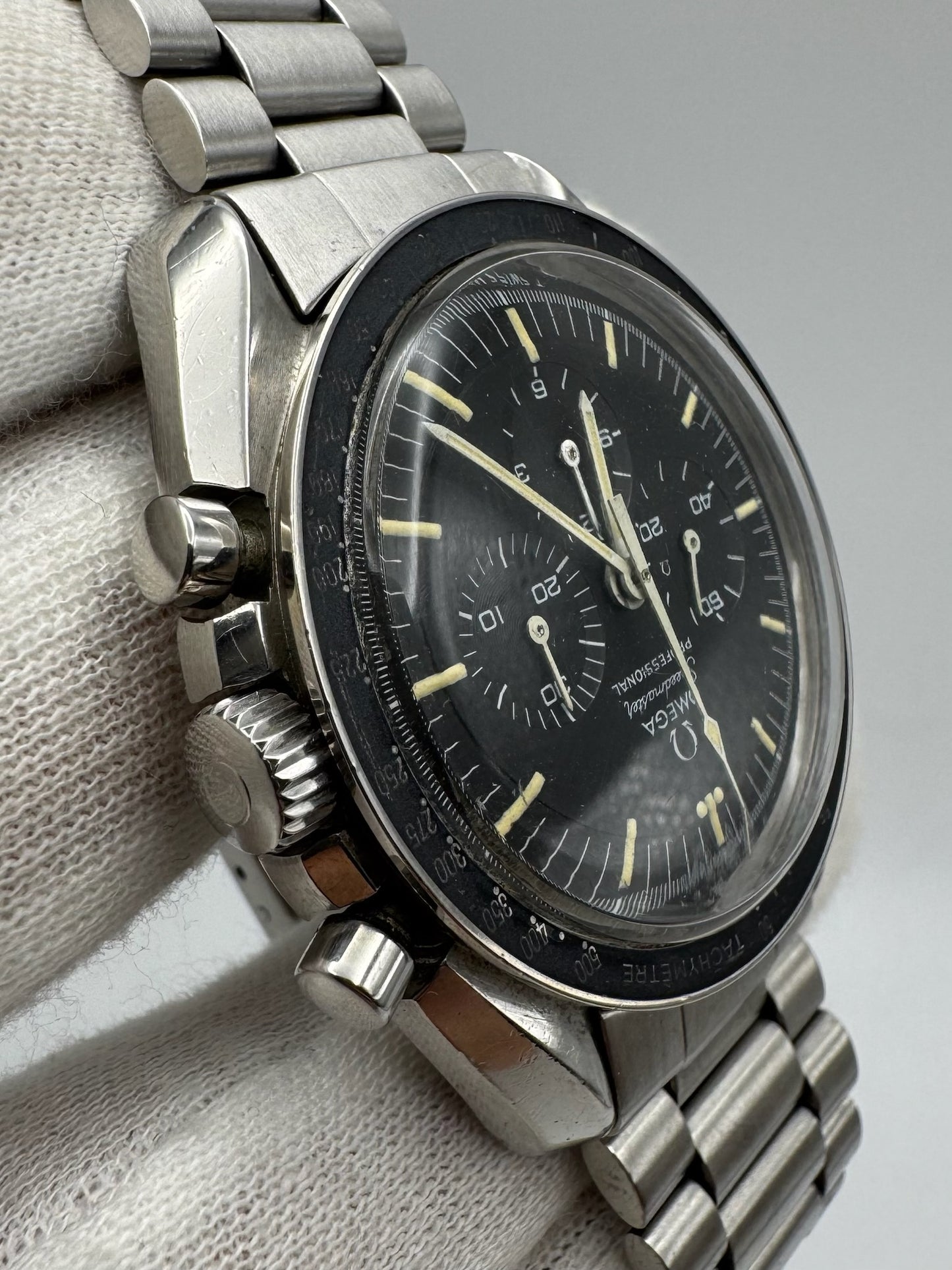 Omega Speedmaster Professional Moonwatch Full Steel Ghost Bezel Yellow Patina Step Dial 1969 (Serviced)