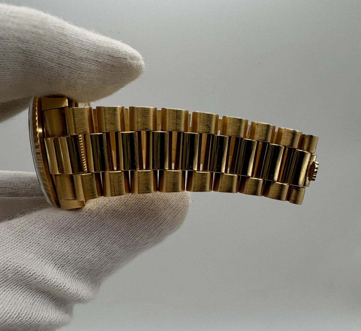 Rolex Day-Date 36 Full Gold Rare Wood Dial 1982 (Full-Set/Unpolished/Serviced)