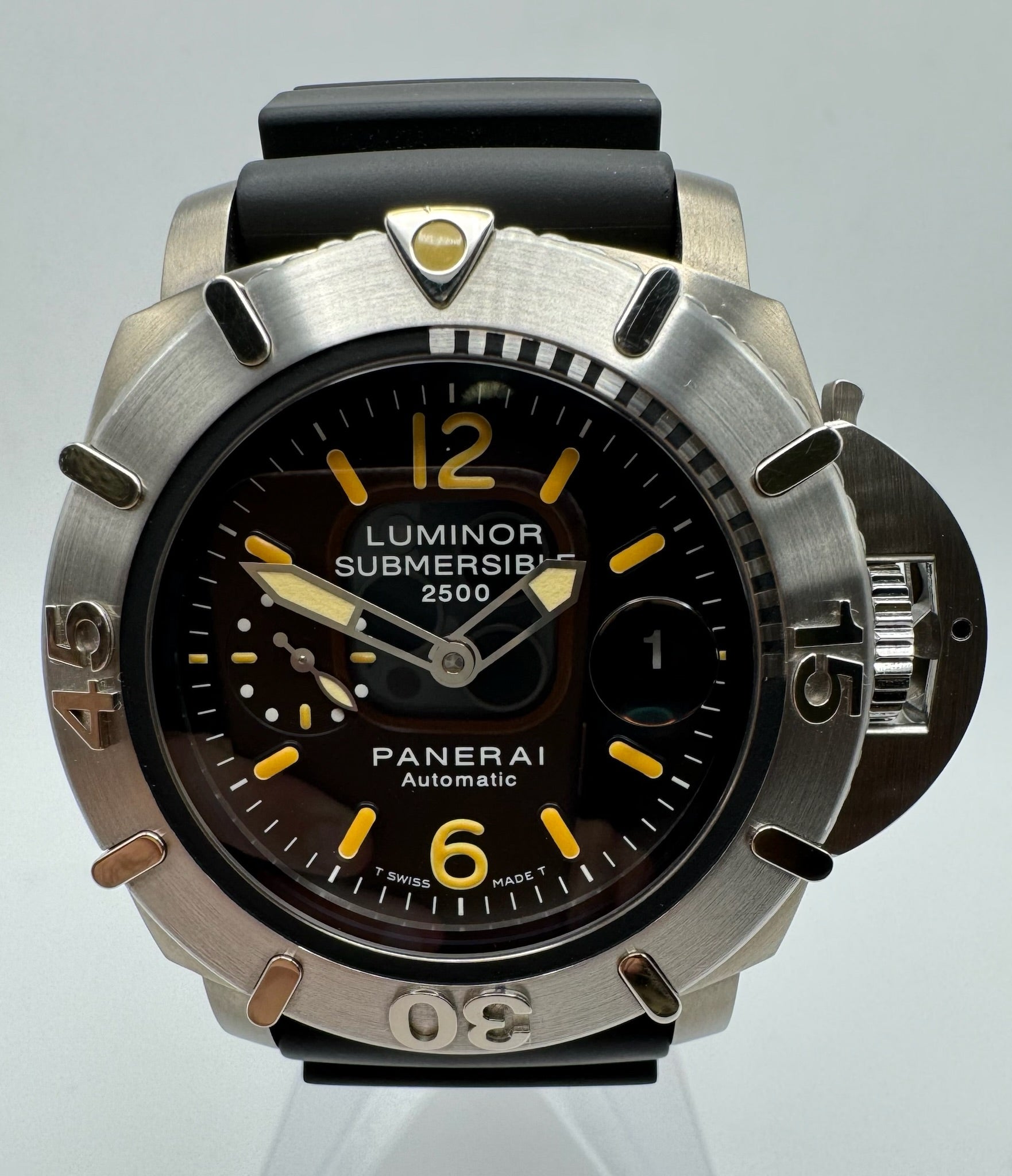 Panerai luminor submersible titanium hotsell