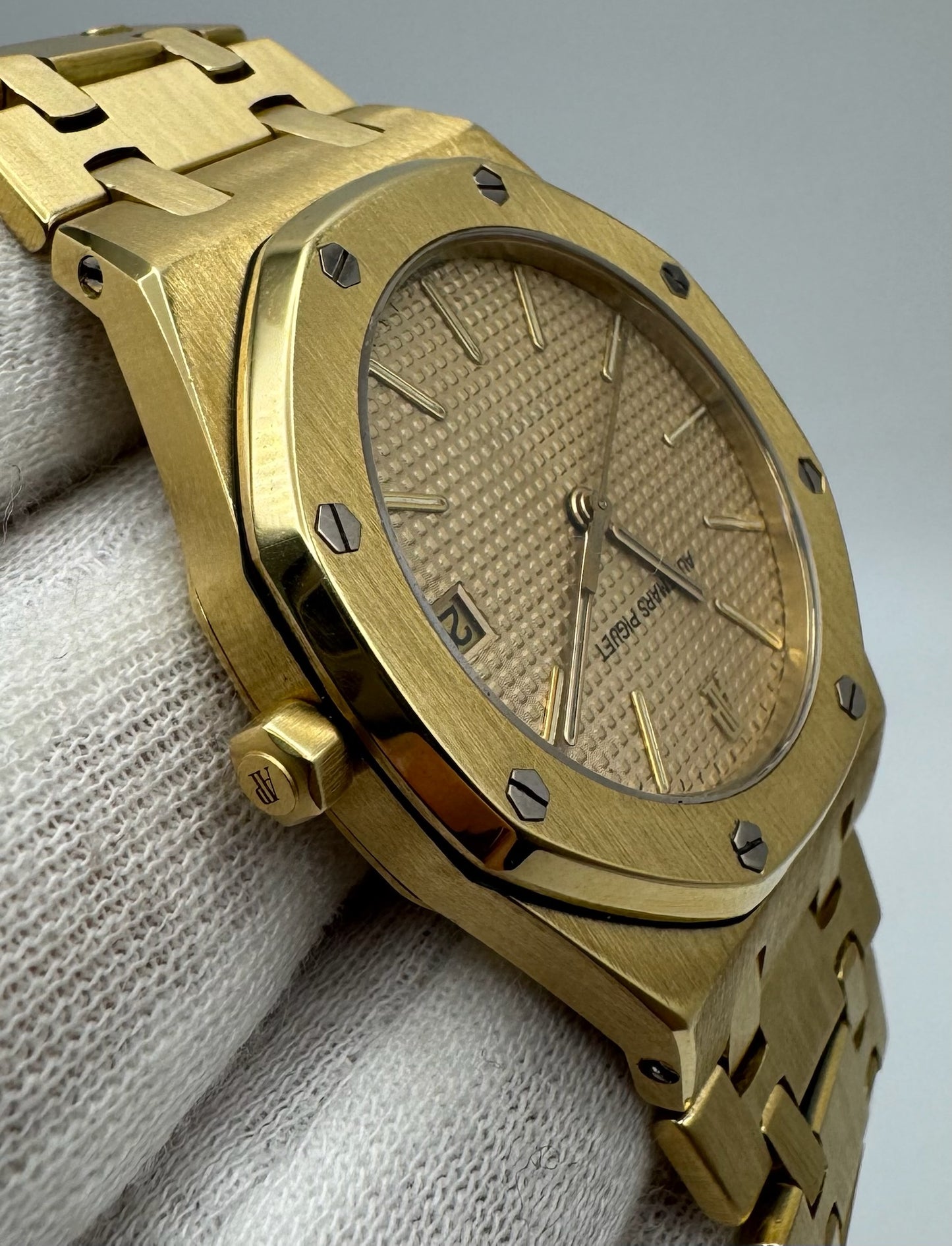 Audemars Piguet Royal Oak Full Yellow Gold 18K Champagne Dial Quartz 1984 (Papers & Service Box)