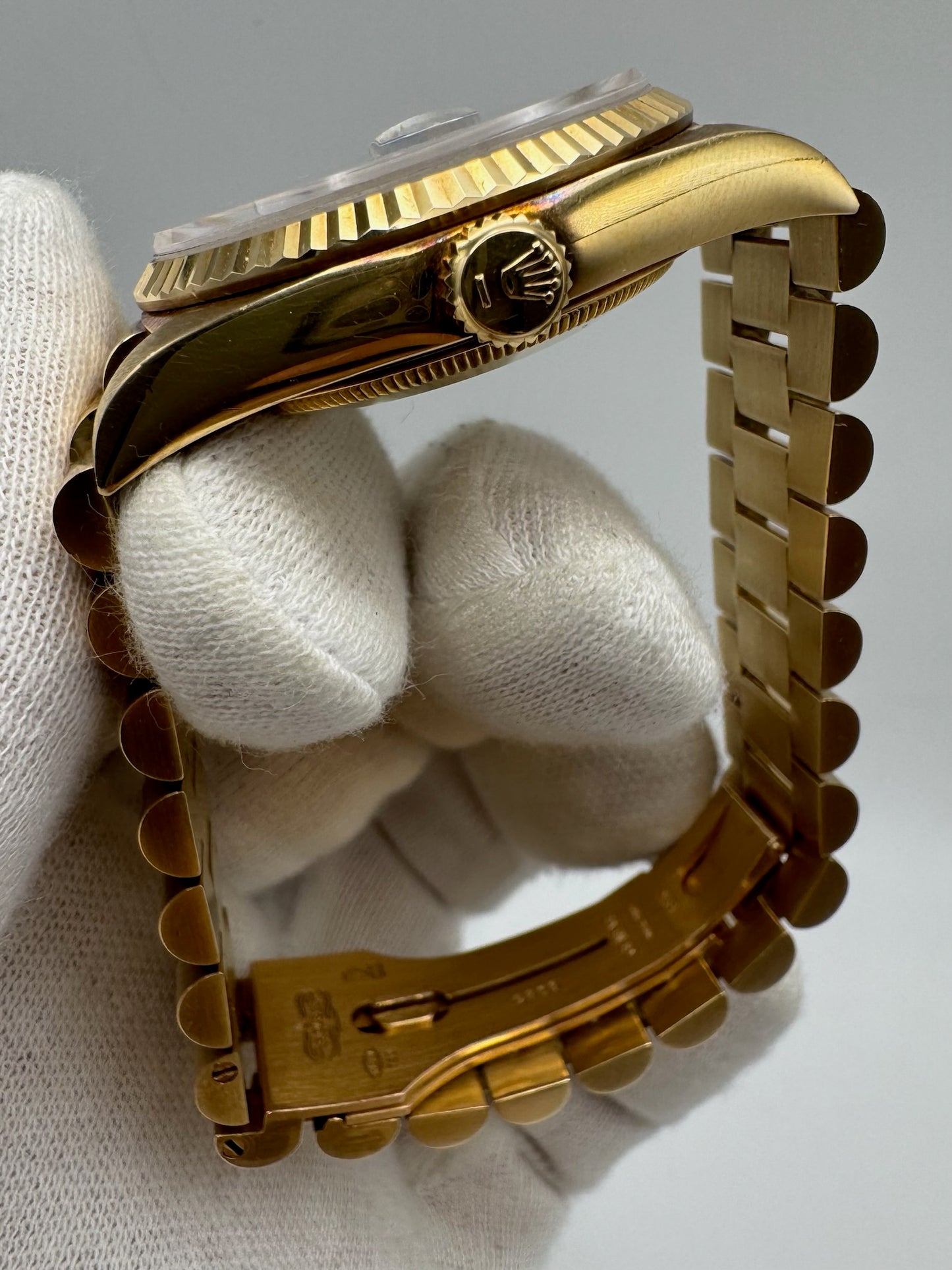 Rolex Day-Date 36 Full Gold OEM Blue Vignette Diamond Dial 1995 (Box & Service Papers/Unpolished)
