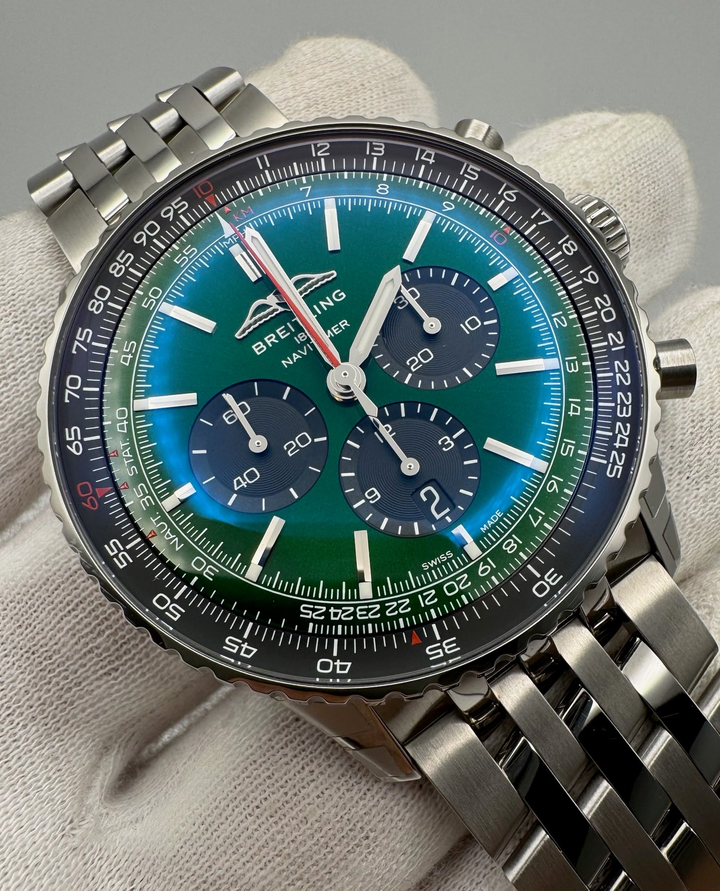 Breitling Navitimer 1 B01 Chronograph 46 Full Steel Green Dial (Full-Set/Mint)