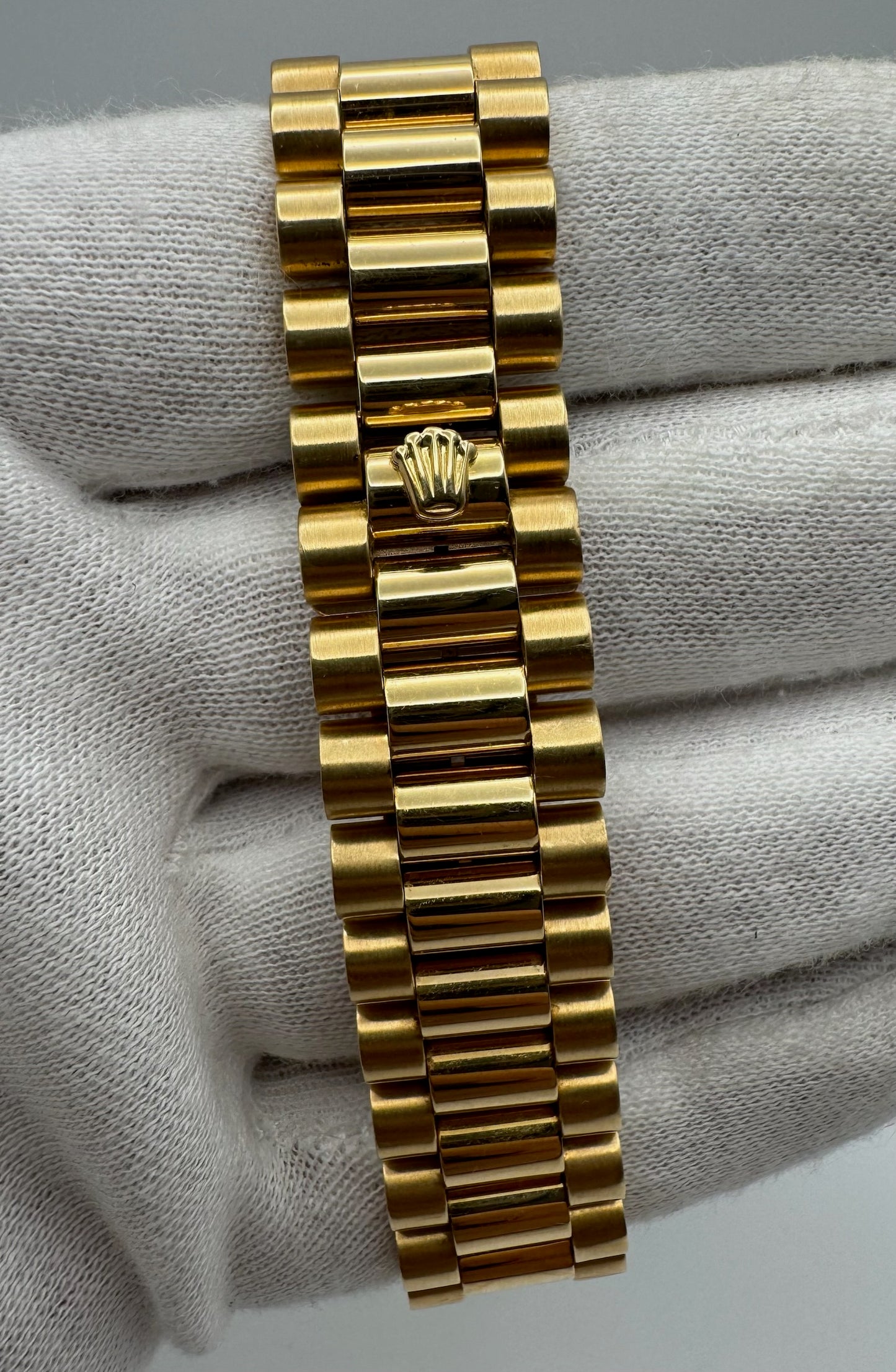 Rolex Day-Date 36 Full Gold Rare Wood Dial 1982 (Full-Set/Unpolished/Serviced)