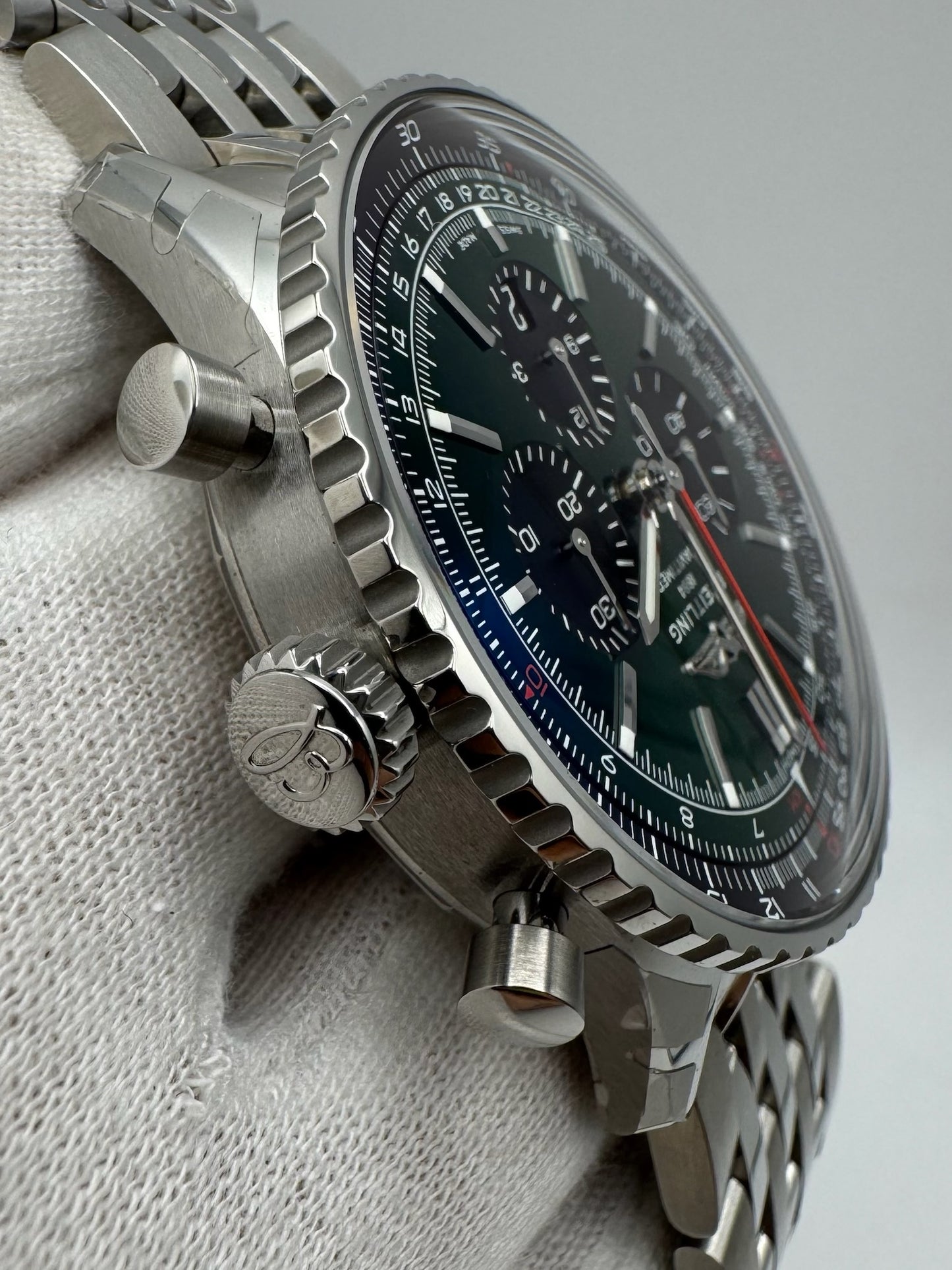 Breitling Navitimer 1 B01 Chronograph 46 Full Steel Green Dial (Full-Set/Mint)