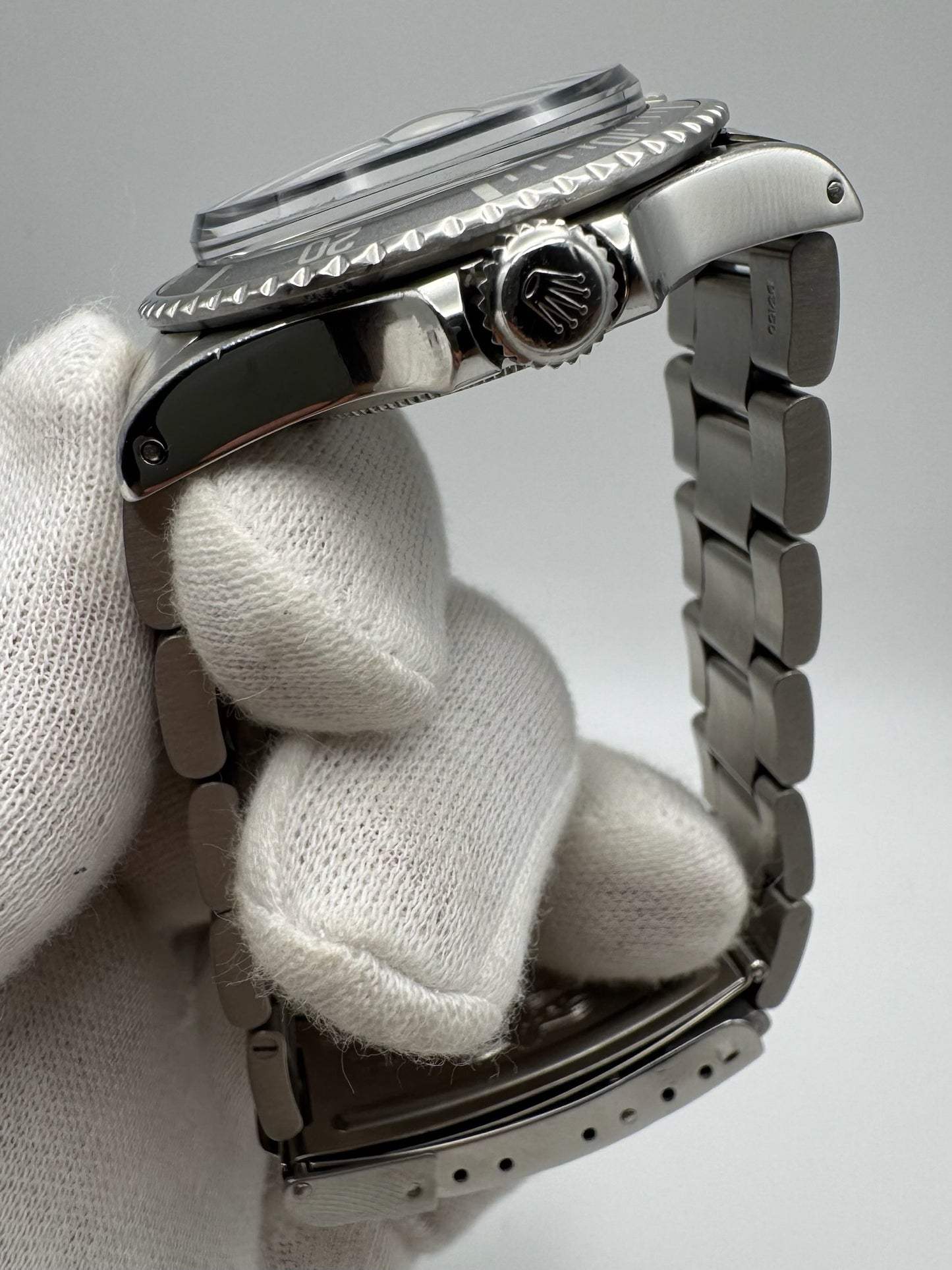 Rolex Submariner Date 1680 Red Ghost Bezel 1970 (Serviced)
