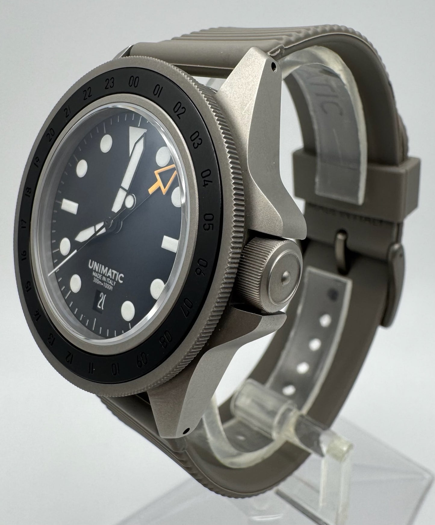 Unimatic Modello Uno GMT Blasted Titanium Swiss Movement Ltd Edition 100pcs 2022 (Full-Set/Mint)