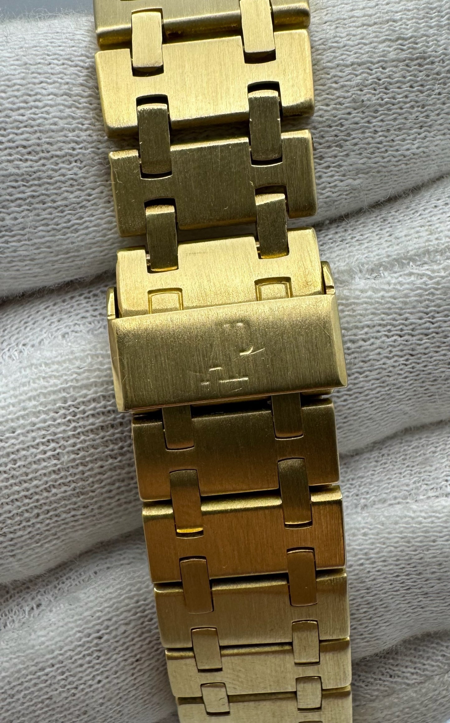 Audemars Piguet Royal Oak Full Yellow Gold 18K Champagne Dial Quartz 1984 (Papers & Service Box)