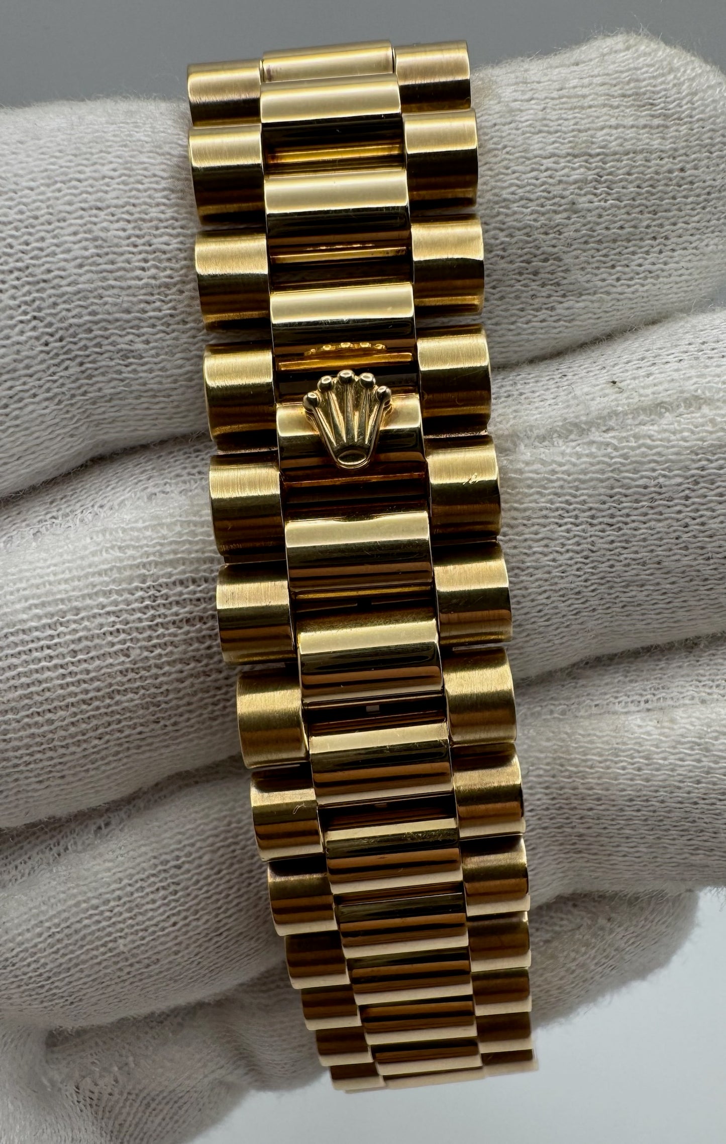 Rolex Day-Date 36 Full Gold OEM Blue Vignette Diamond Dial 1995 (Box & Service Papers/Unpolished)