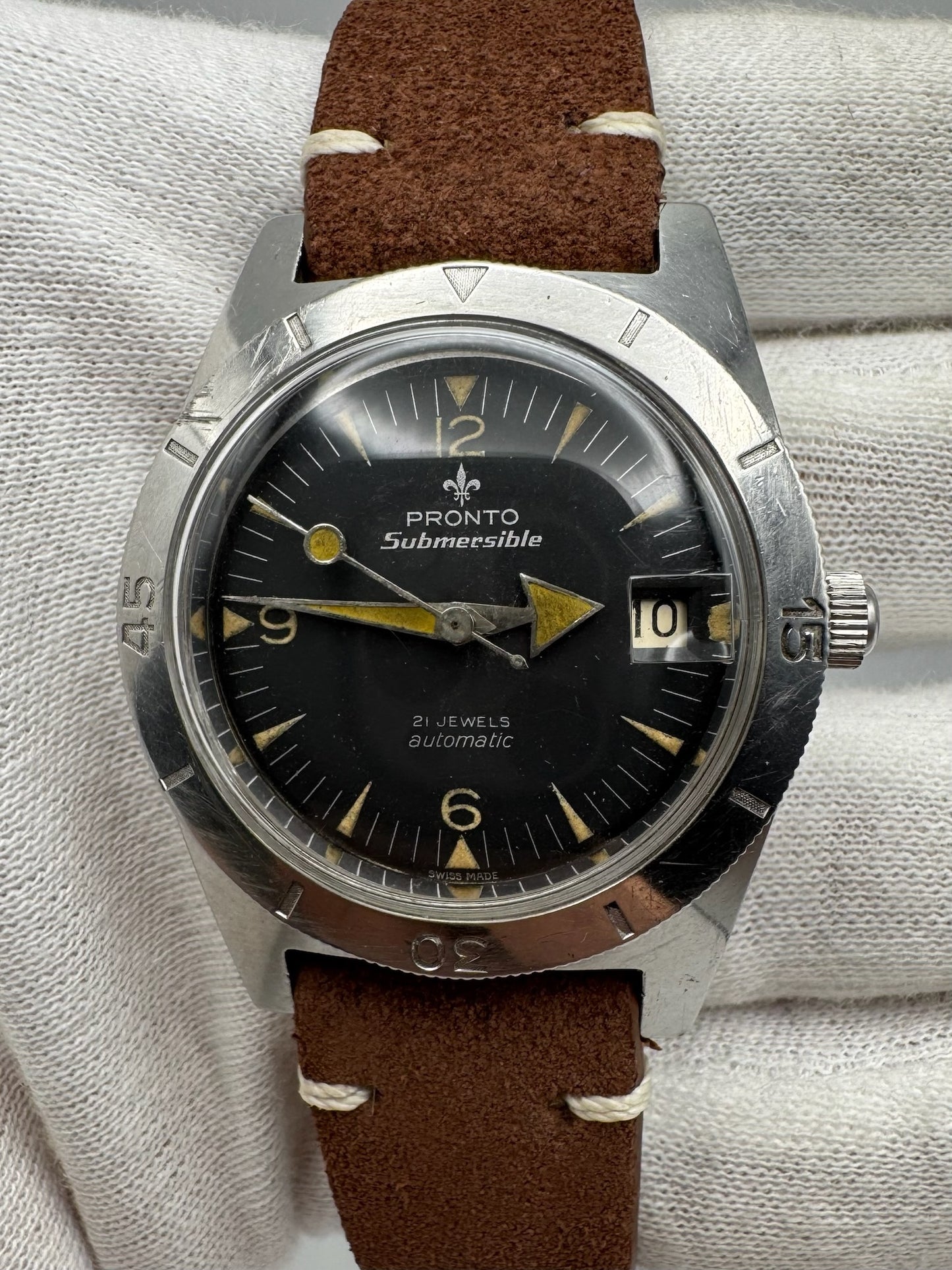 Pronto Submersible Skin Diver Steel Auto Broad Arrow 1960