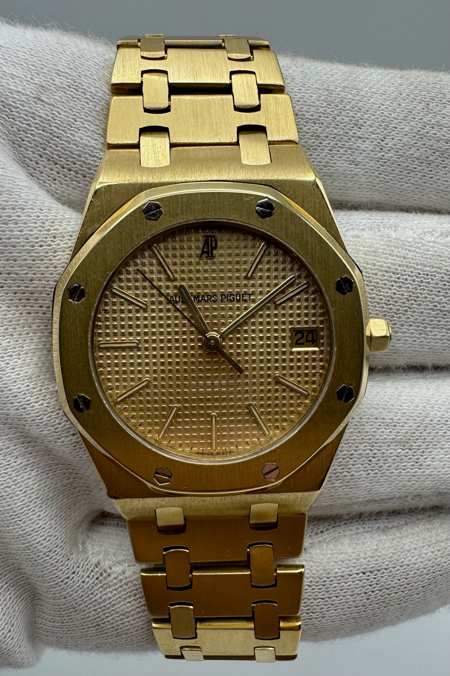 Audemars Piguet Royal Oak Full Yellow Gold 18K Champagne Dial Quartz 1984 (Papers & Service Box)