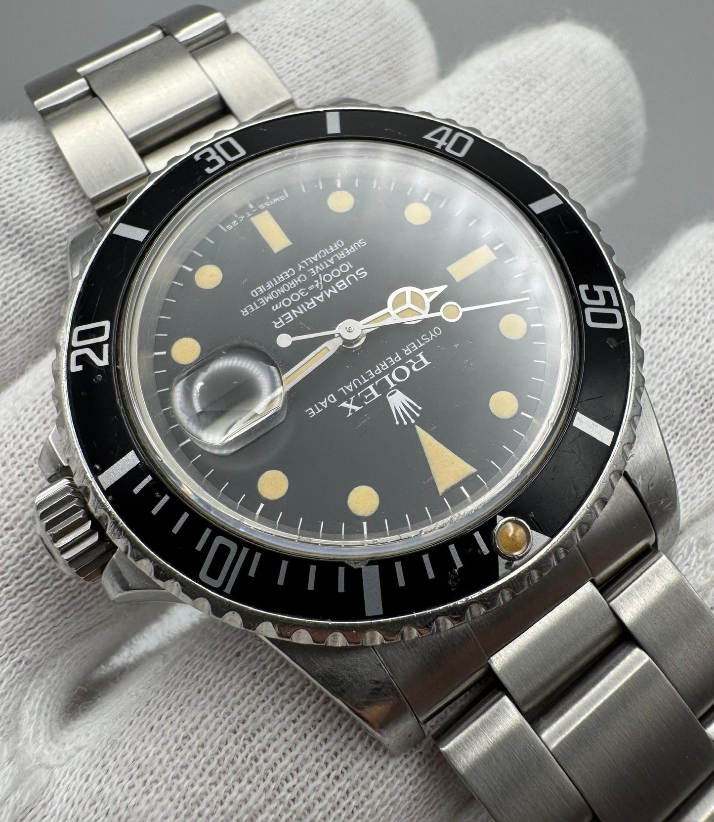 Rolex Submariner Date 16800 Matte Dial Yellow Patina 1986 (Full-Set/Serviced)