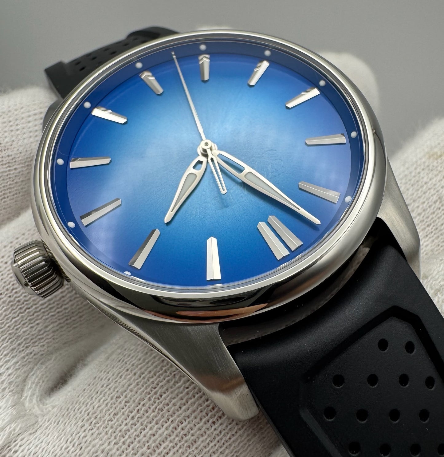 H. Moser & Cie Pioneer Centre Seconds Arctic Blue 2024 (Full-Set/Mint)