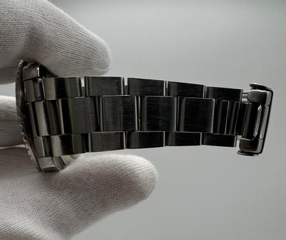 Rolex Submariner Date 16800 Matte Dial Heavy Patina 1982 (Full-Set/Unpolished/Serviced)