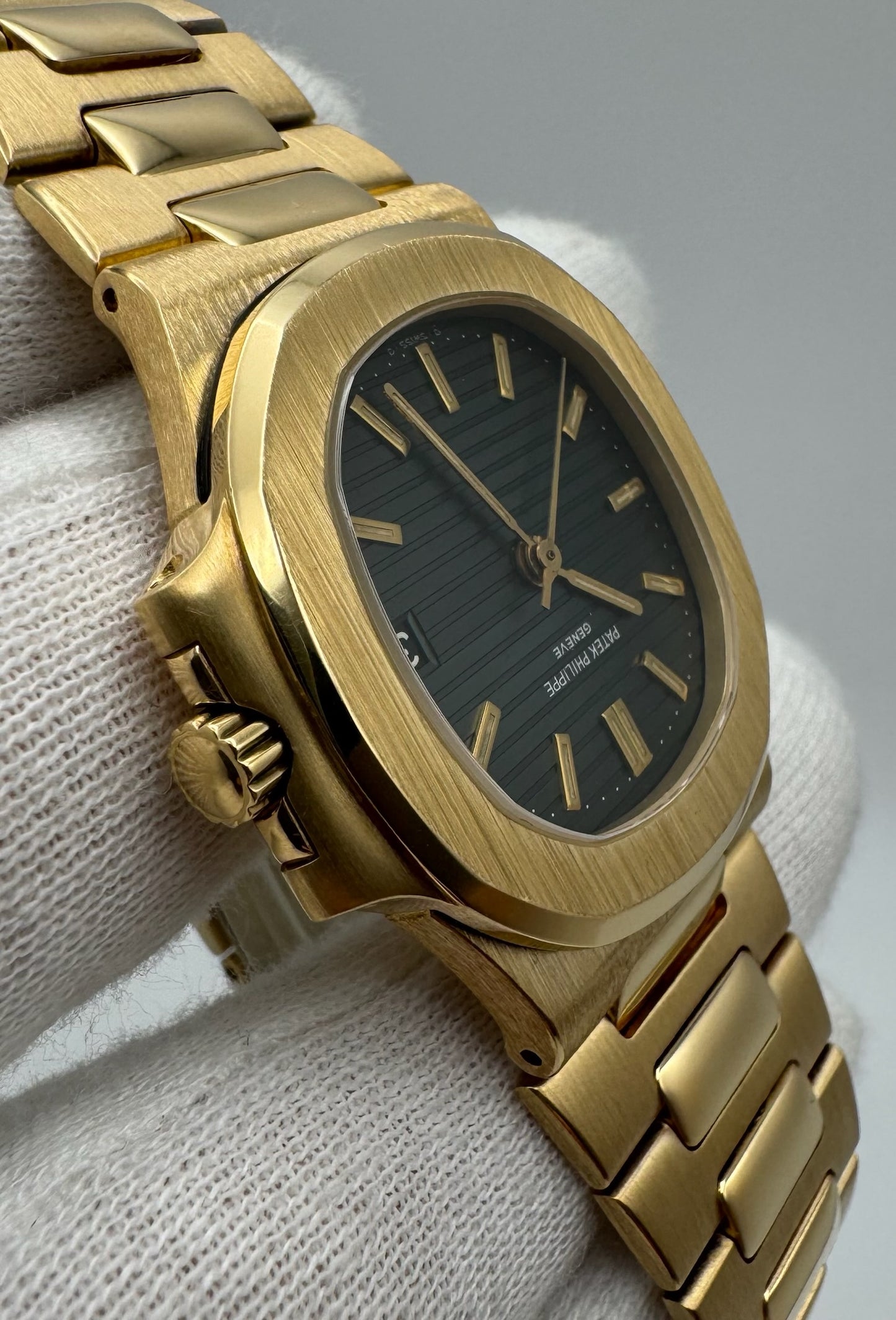 Patek Philippe Nautilus 3800J 18K Yellow Gold Blue Sigma Dial 1984