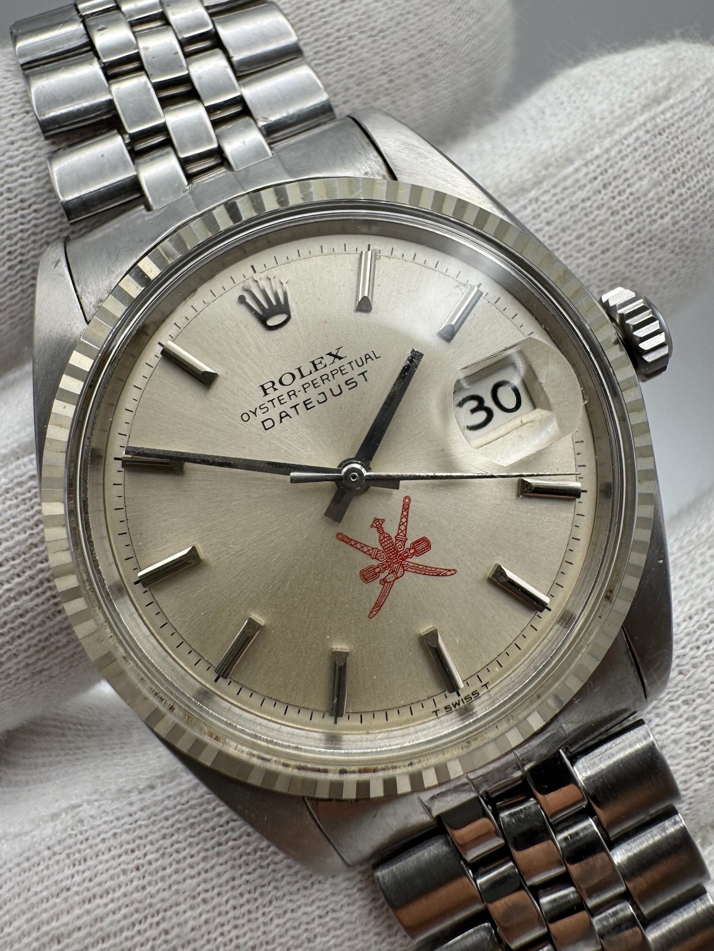 Rolex Datejust 36 1601 Red Khanjar Sultanate Of Oman Logo Silver Dial No Lume 1971 (Serviced)