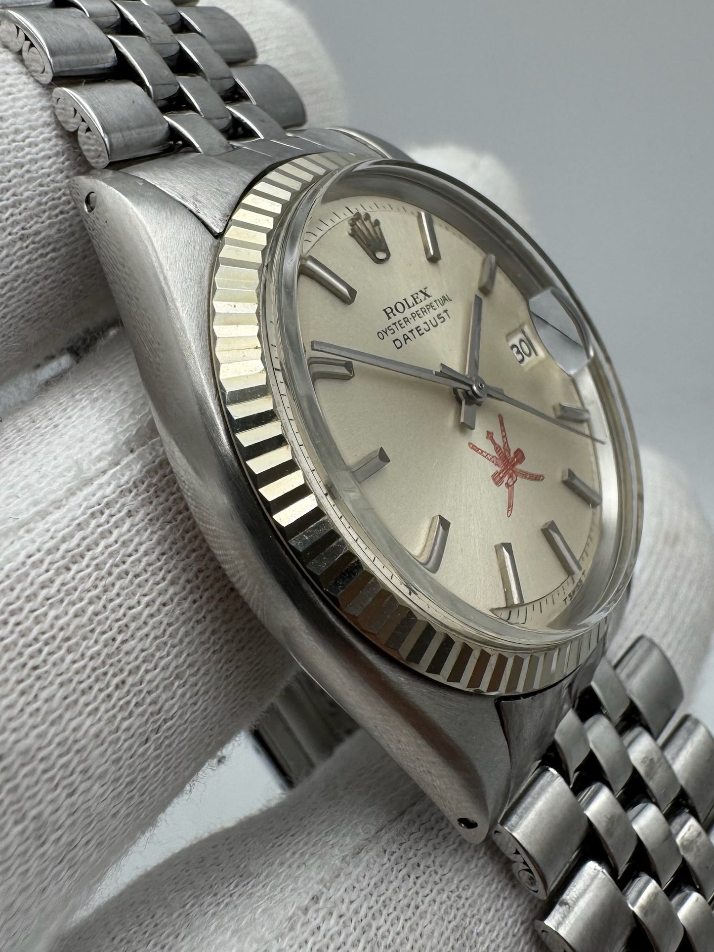 Rolex Datejust 36 1601 Red Khanjar Sultanate Of Oman Logo Silver Dial No Lume 1971 (Serviced)
