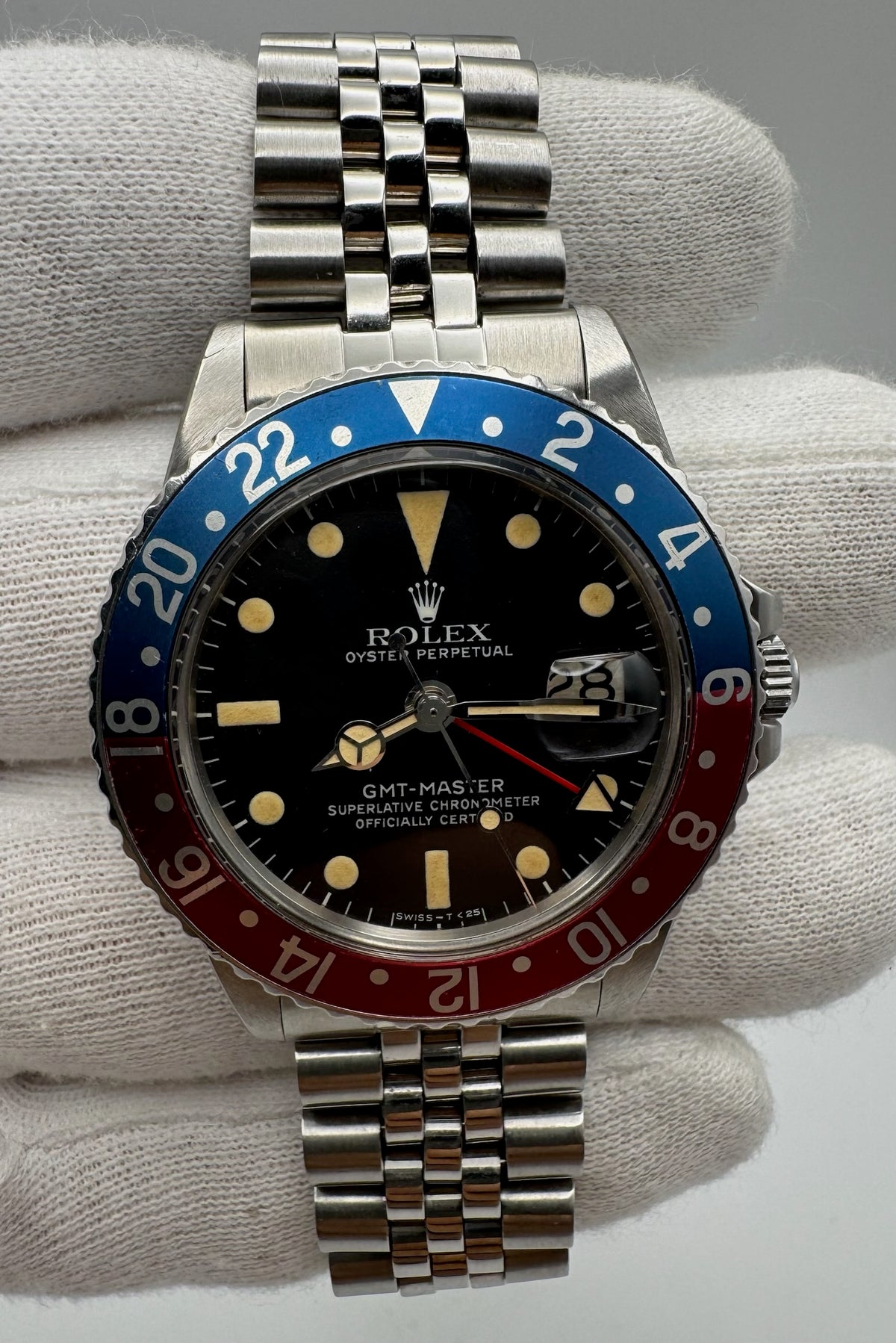 Rolex GMT-Master 1675 MK4 Pepsi Yellow Patina 1978 (Full-Set/Unpolished/Serviced)