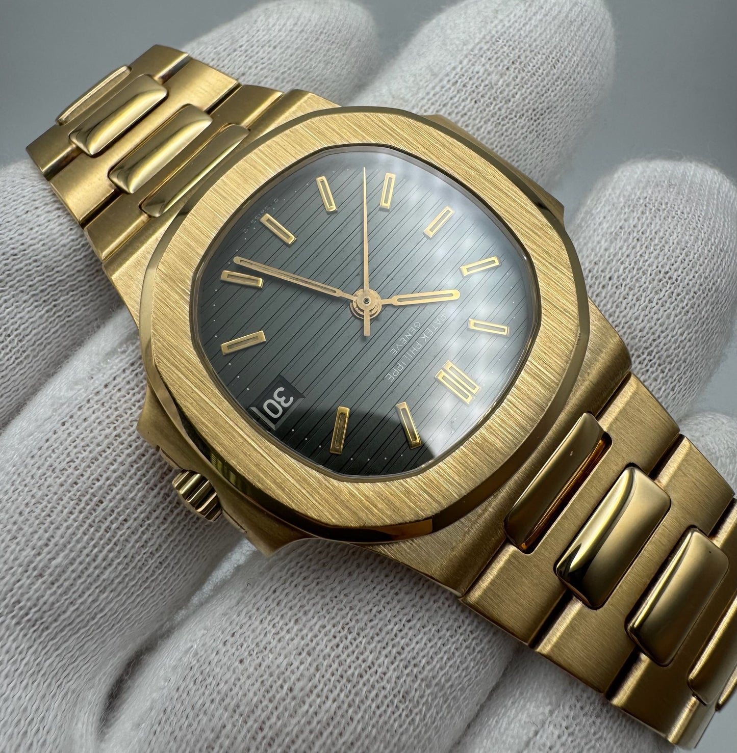 Patek Philippe Nautilus 3800J 18K Yellow Gold Blue Sigma Dial 1984