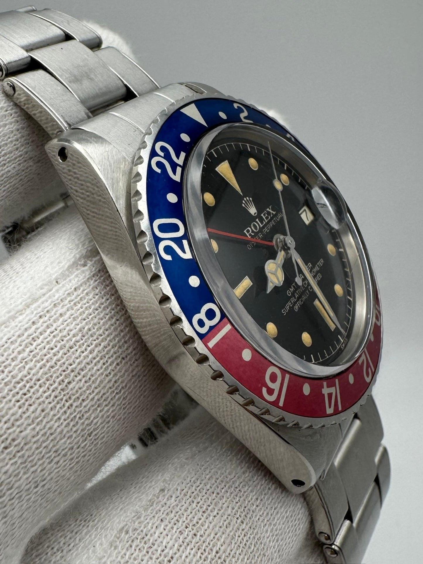 Rolex GMT-Master 1675 PCG Gilt Chapter Ring Oyster Riveted Pepsi Red Back 1961 (Full-Set/Unpolished)
