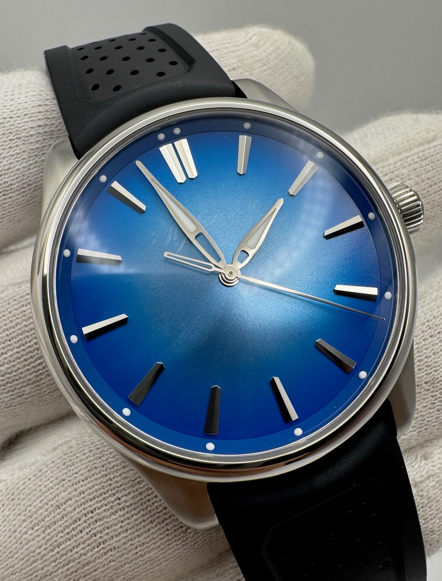 H. Moser & Cie Pioneer Centre Seconds Arctic Blue 2024 (Full-Set/Mint)