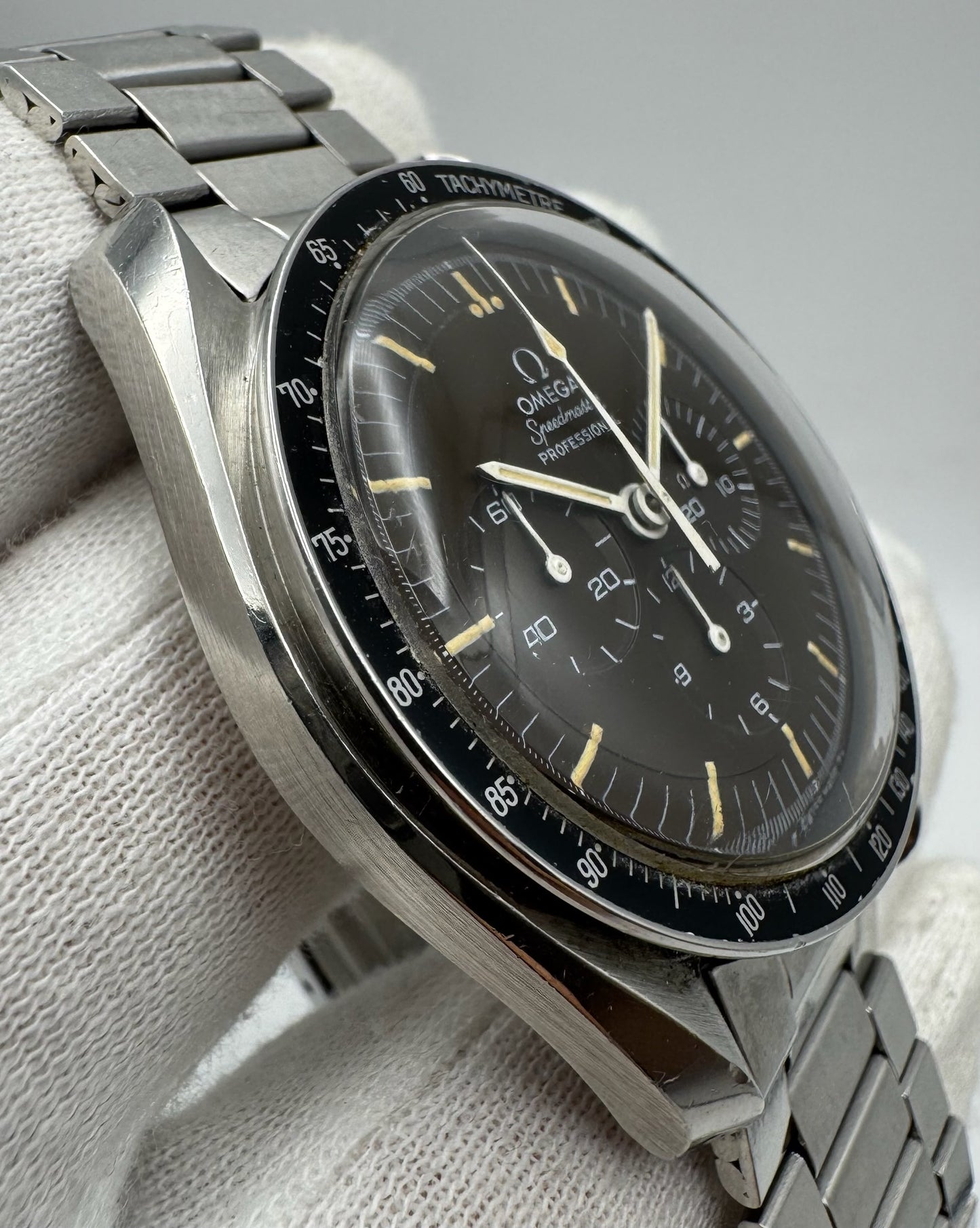 Omega Speedmaster Professional Moonwatch 145.022-69ST Caramel Tropical Dial Yellow Patina 1969 (Full-Set/Unpolished/Serviced)