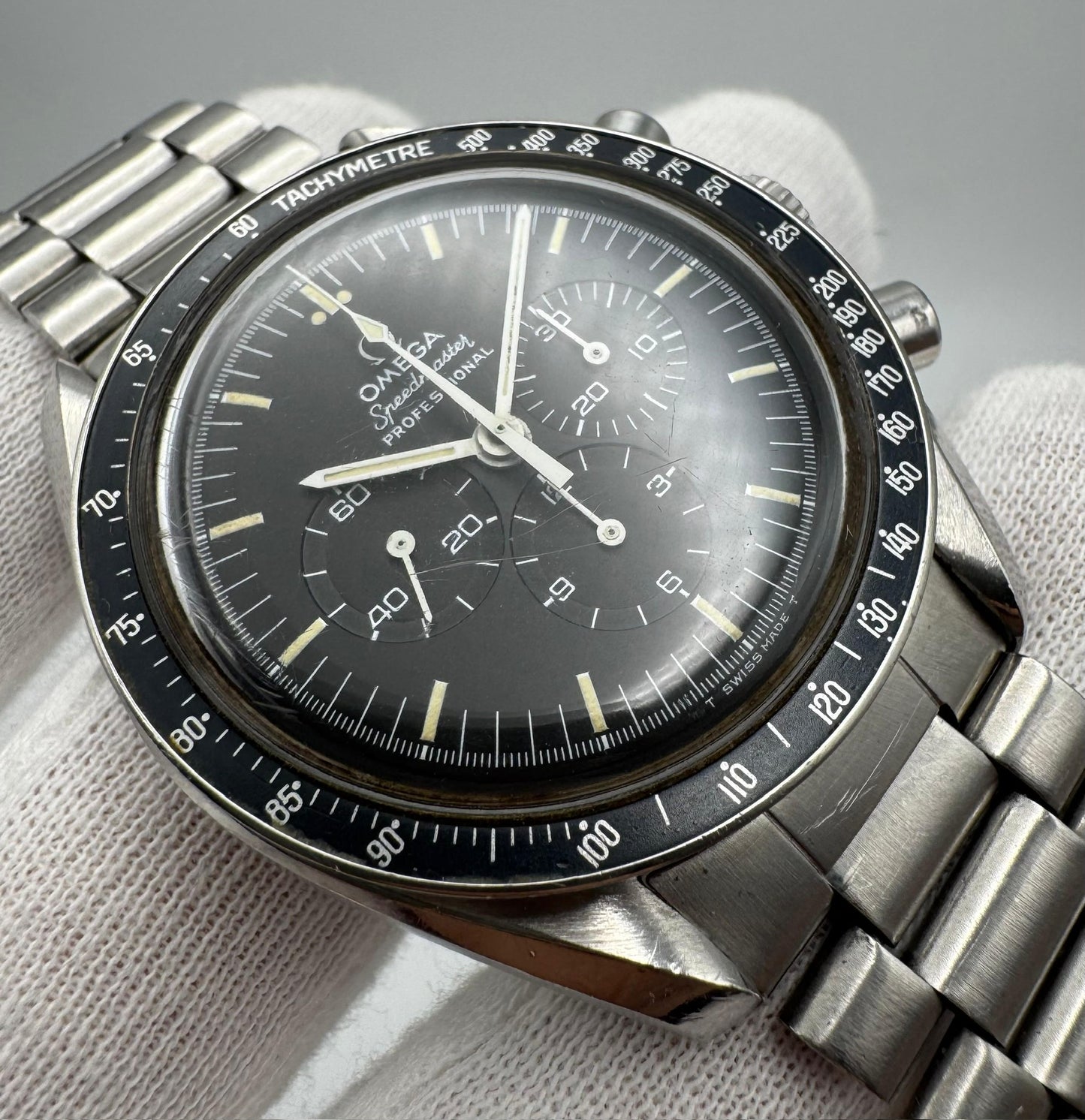Omega Speedmaster Professional Moonwatch Yellow Patina 1974 (Unpolished)