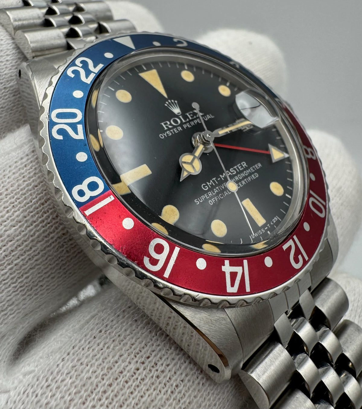 Rolex GMT-Master 1675 MK4 Pepsi Yellow Patina 1978 (Full-Set/Unpolished/Serviced)