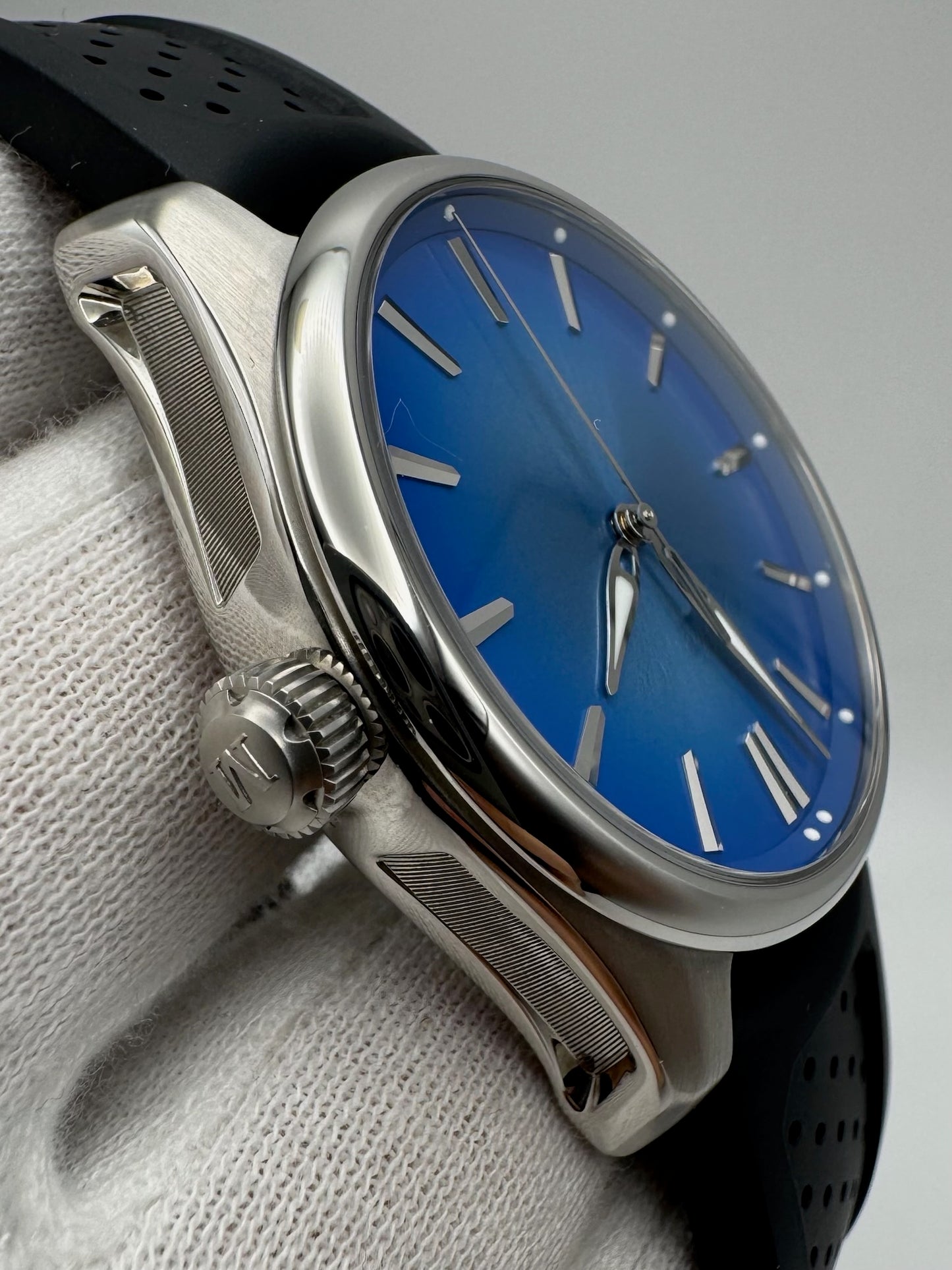 H. Moser & Cie Pioneer Centre Seconds Arctic Blue 2024 (Full-Set/Mint)