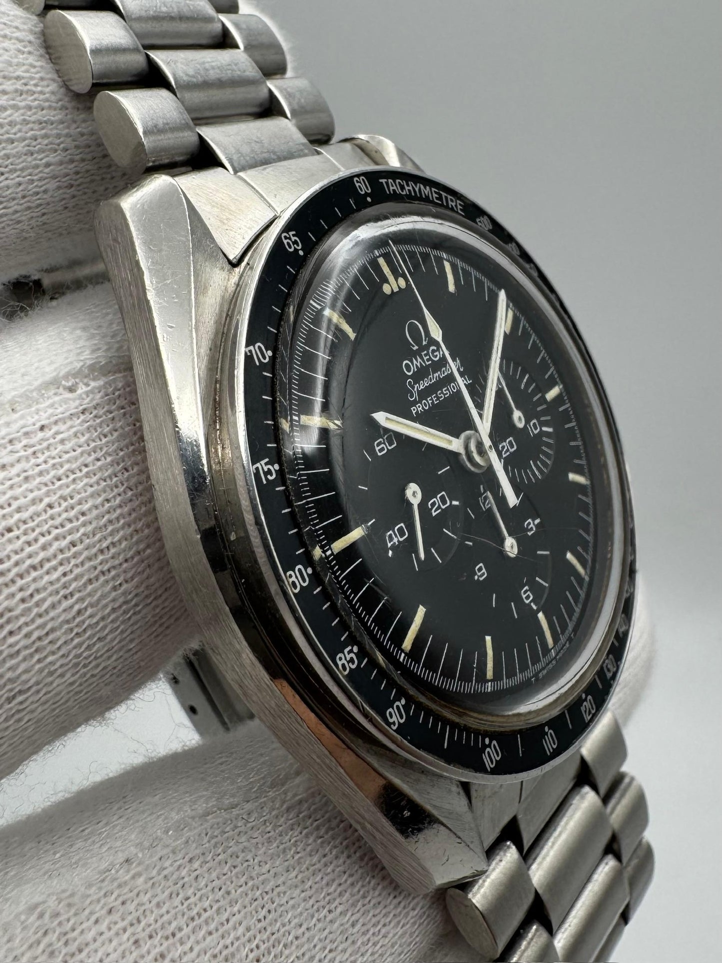 Omega Speedmaster Professional Moonwatch Yellow Patina 1974 (Unpolished)